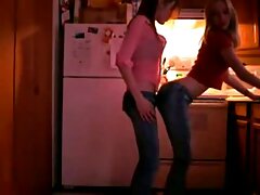 Masturbazione reciproca video con Brooke Haze e Val video sesso anale Dodds da Exxxtra Piccolo
